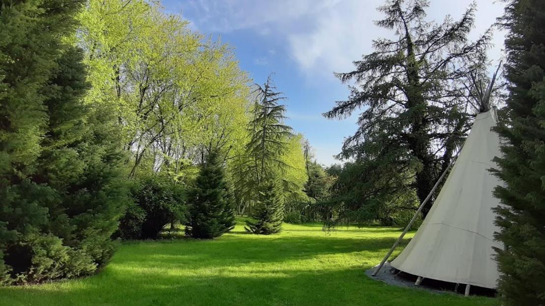 Levaltipis Hotel Saint-Gatien-des-Bois Exterior photo